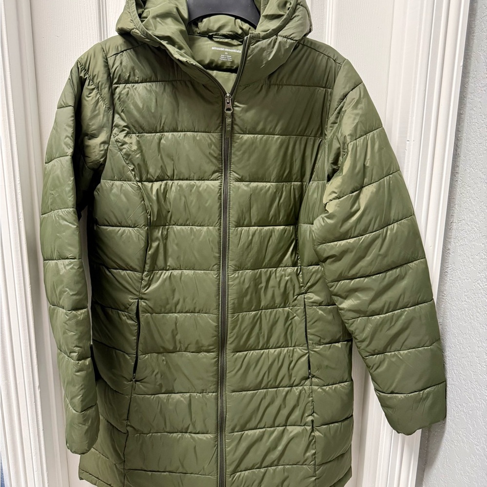 Amazon Essentials Women's Puffer Jacket in Olive